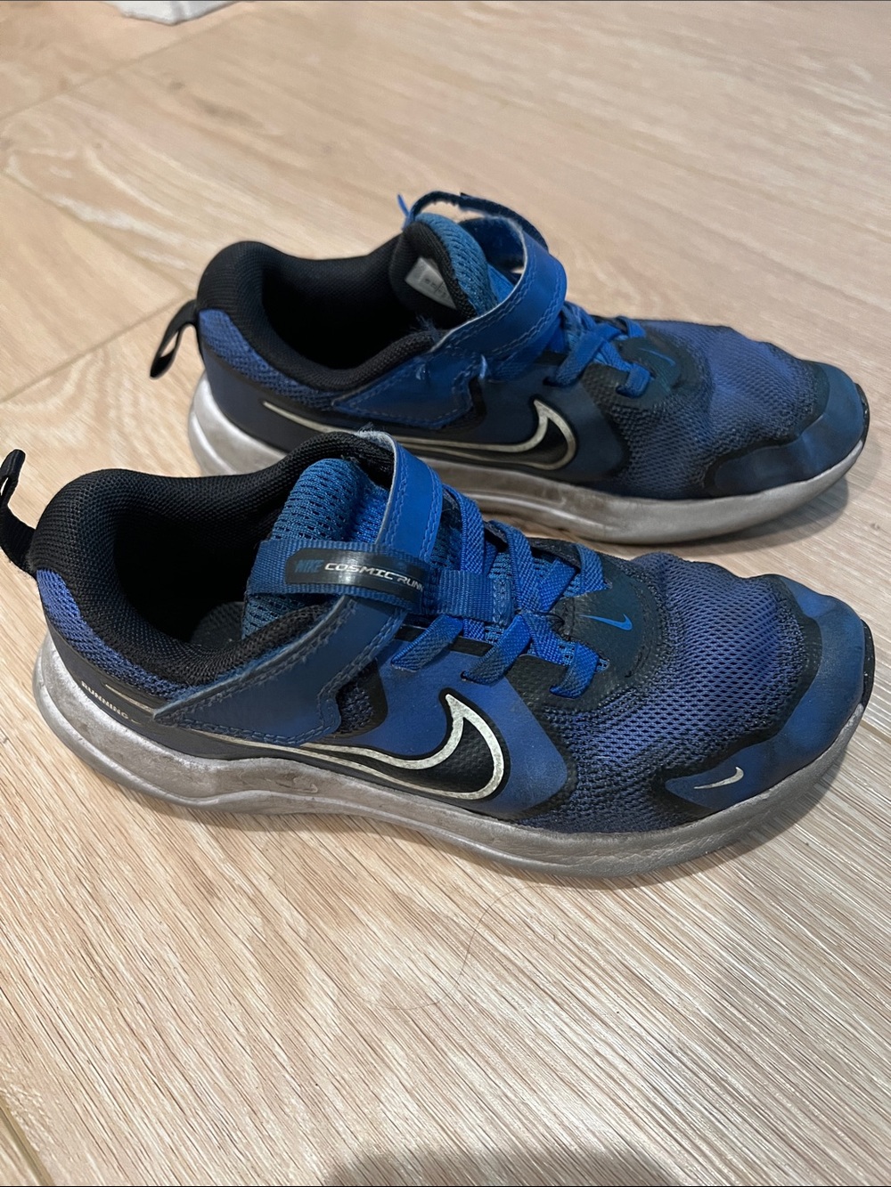 Boys Nike Cosmic runner shoes, Velcro, size 1Y, blue